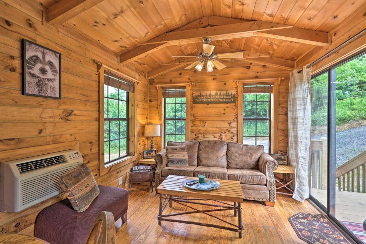 Quaint Log Cabin With Views Near West Jefferson Warrensville Екстер'єр фото