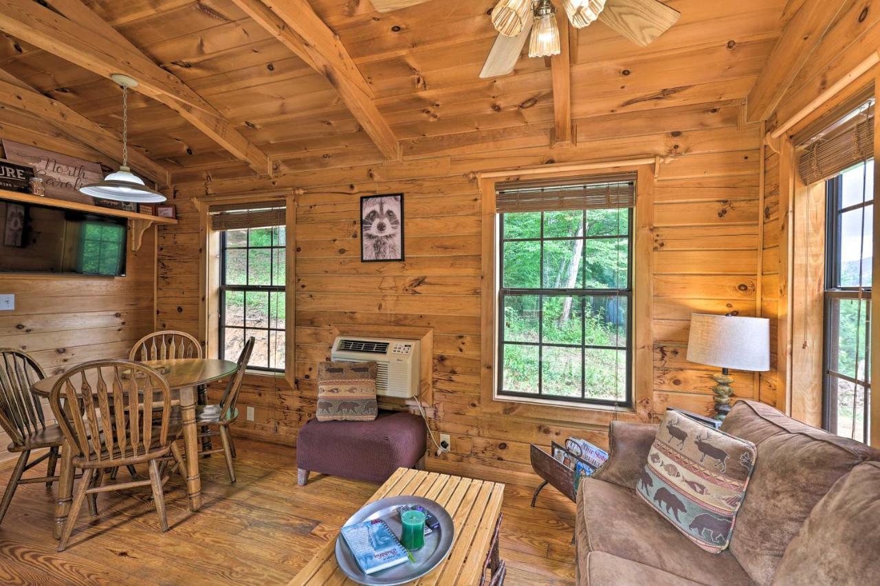 Quaint Log Cabin With Views Near West Jefferson Warrensville Екстер'єр фото