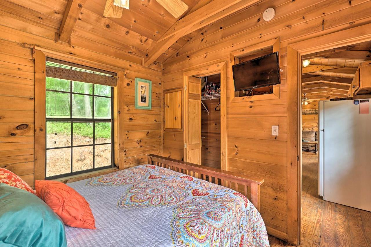 Quaint Log Cabin With Views Near West Jefferson Warrensville Екстер'єр фото