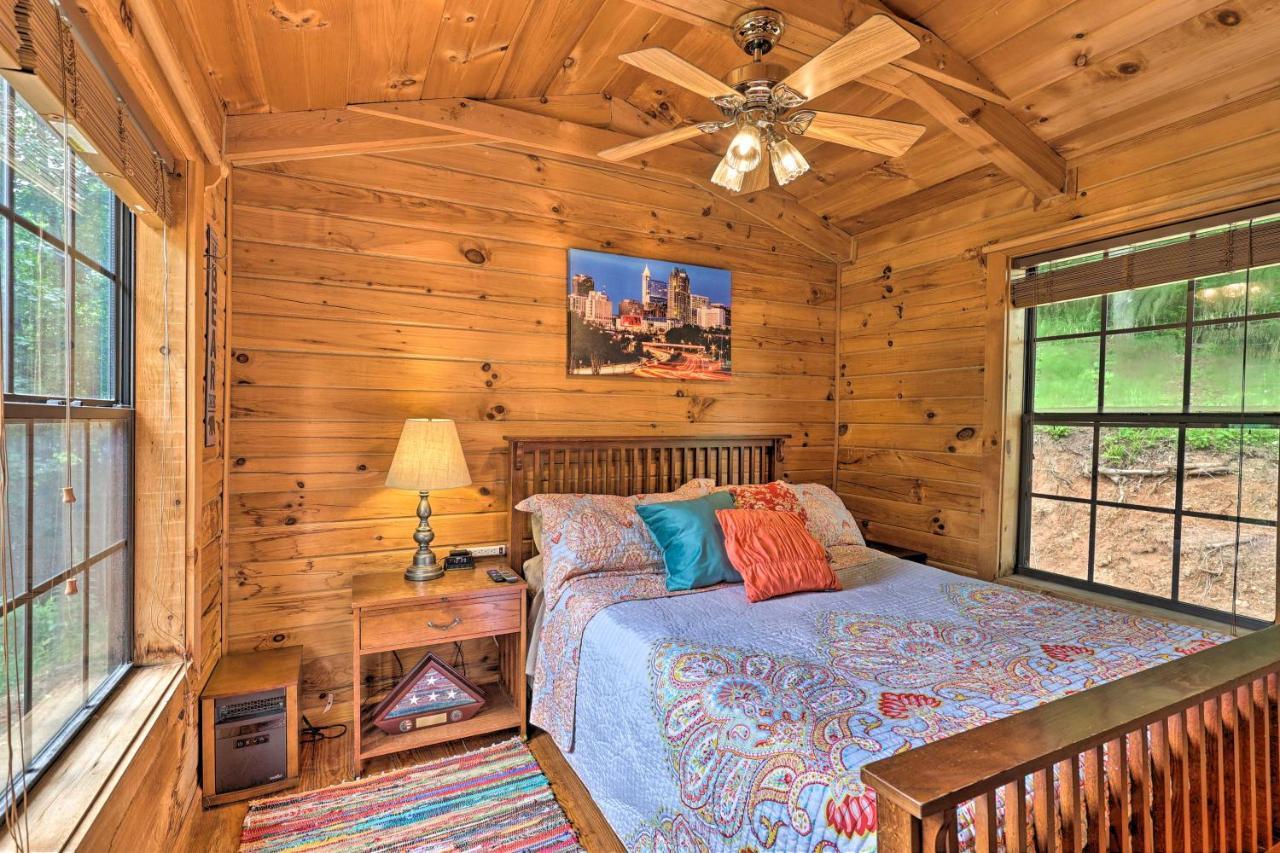 Quaint Log Cabin With Views Near West Jefferson Warrensville Екстер'єр фото