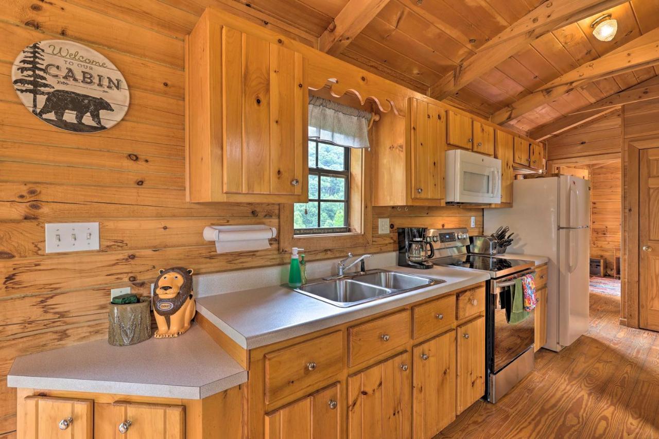 Quaint Log Cabin With Views Near West Jefferson Warrensville Екстер'єр фото