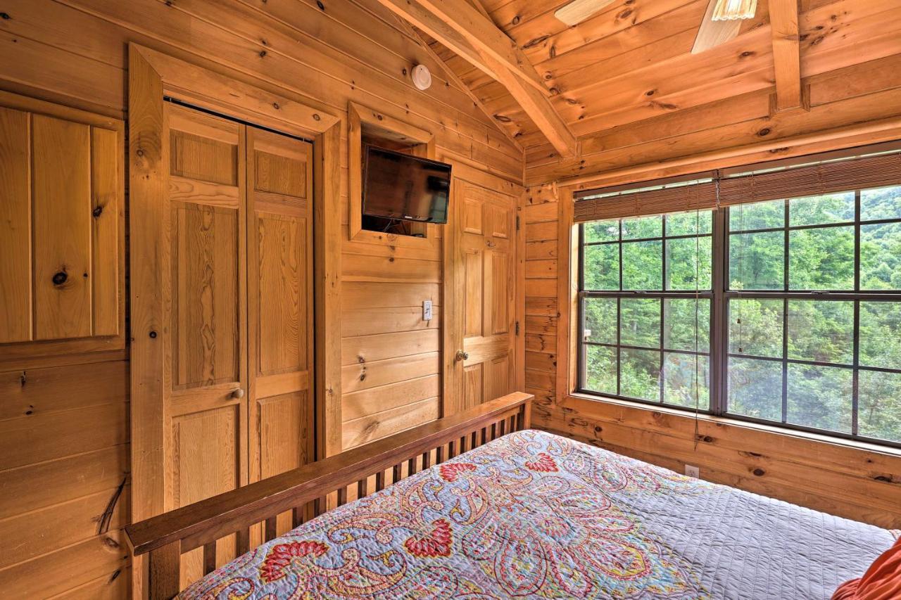 Quaint Log Cabin With Views Near West Jefferson Warrensville Екстер'єр фото